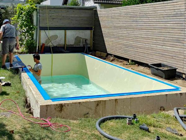 Pool Kosten berechnen: Wie teuer ist ein eigener Pool für den Garten und welche Kosten entstehen beim Poolbau, mit Eigenleistung und Spar Tipps